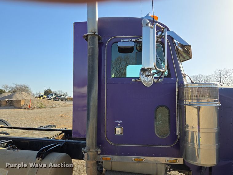 image for item EL5693 1999 Peterbilt 379 semi truck