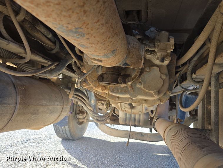 image for item EL5693 1999 Peterbilt 379 semi truck