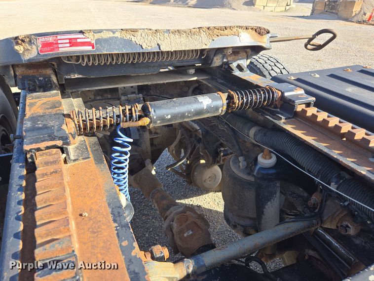 image for item EL5693 1999 Peterbilt 379 semi truck