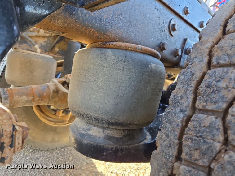 image for item EL5693 1999 Peterbilt 379 semi truck