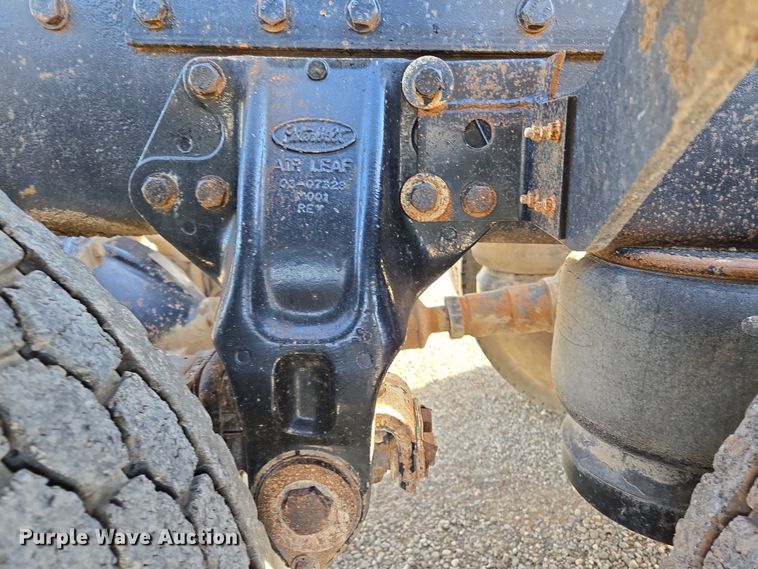 image for item EL5693 1999 Peterbilt 379 semi truck