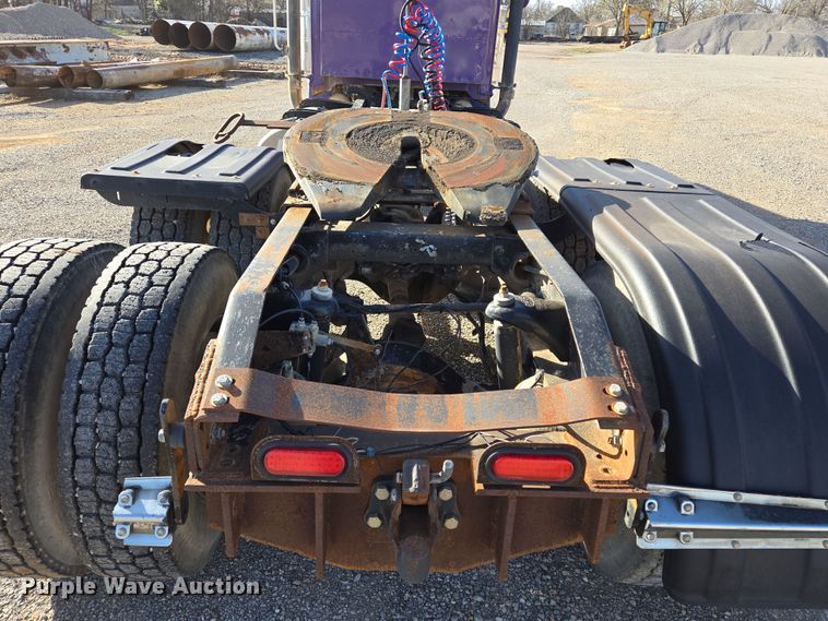 image for item EL5693 1999 Peterbilt 379 semi truck