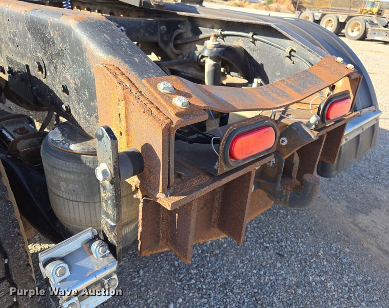 image for item EL5693 1999 Peterbilt 379 semi truck