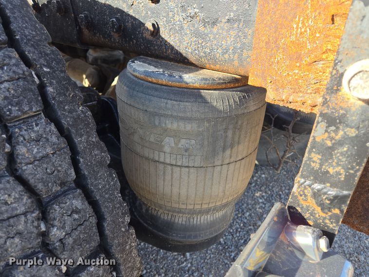 image for item EL5693 1999 Peterbilt 379 semi truck