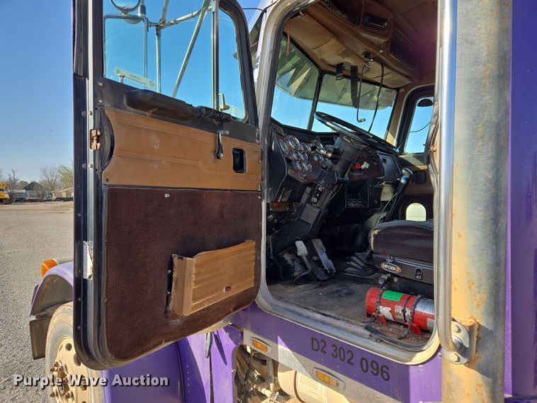 image for item EL5693 1999 Peterbilt 379 semi truck