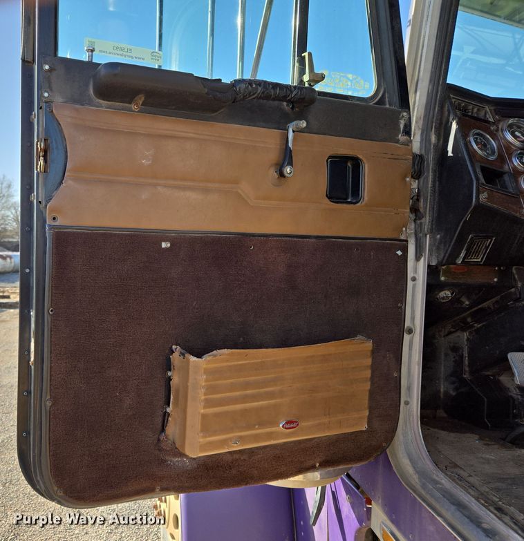 image for item EL5693 1999 Peterbilt 379 semi truck