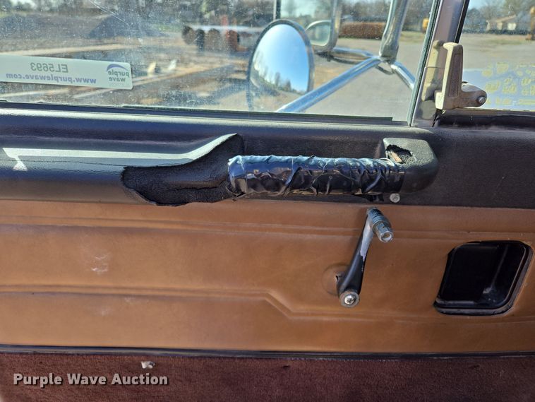 image for item EL5693 1999 Peterbilt 379 semi truck