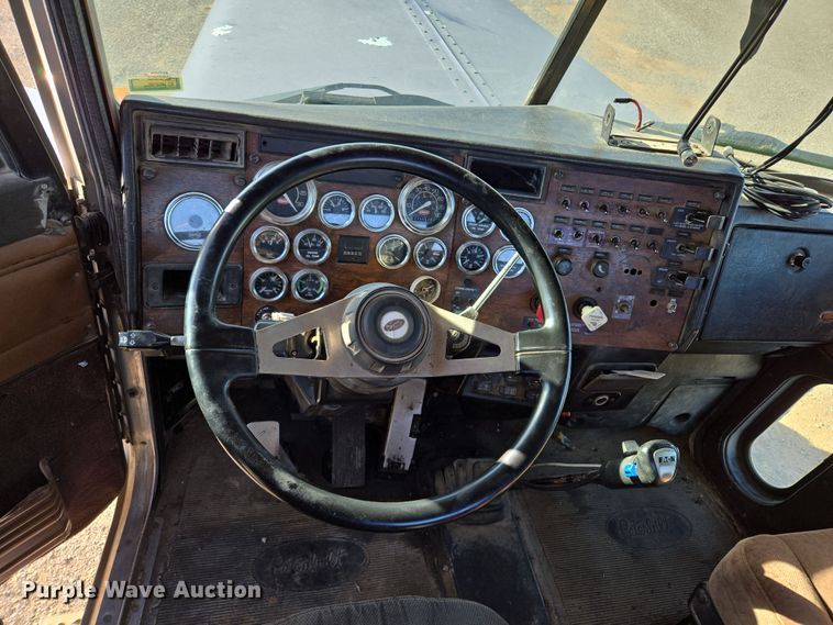 image for item EL5693 1999 Peterbilt 379 semi truck