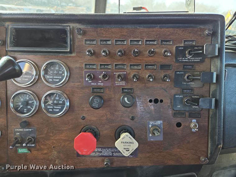 image for item EL5693 1999 Peterbilt 379 semi truck