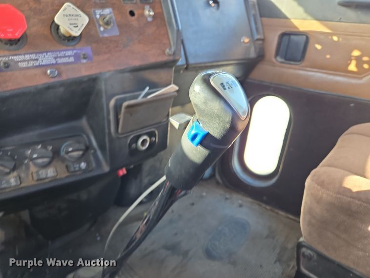 image for item EL5693 1999 Peterbilt 379 semi truck