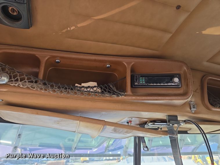 image for item EL5693 1999 Peterbilt 379 semi truck