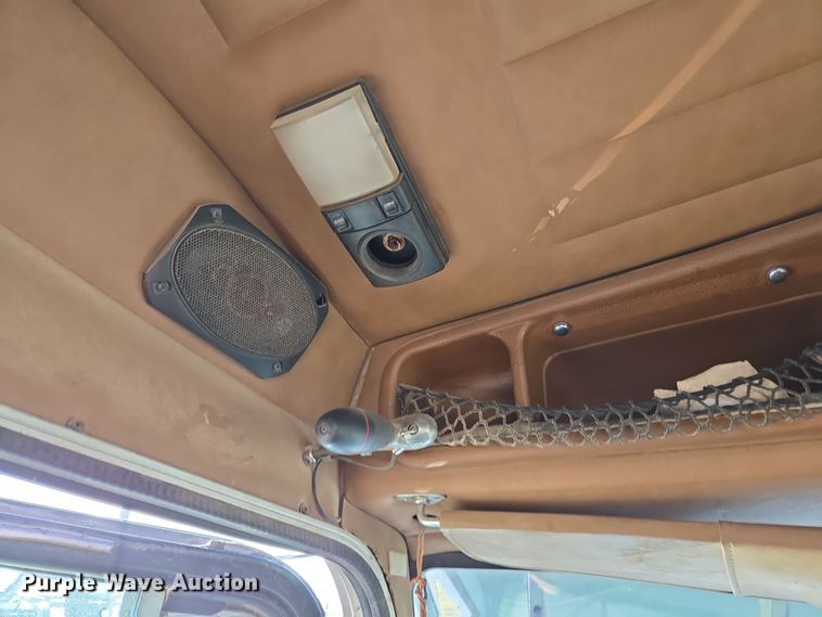 image for item EL5693 1999 Peterbilt 379 semi truck