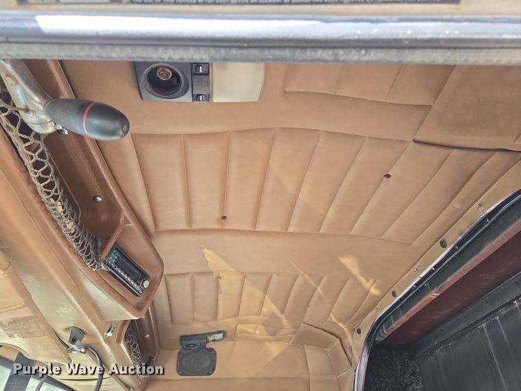 image for item EL5693 1999 Peterbilt 379 semi truck