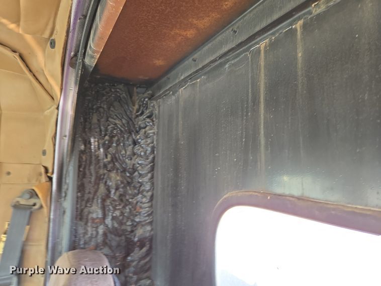 image for item EL5693 1999 Peterbilt 379 semi truck