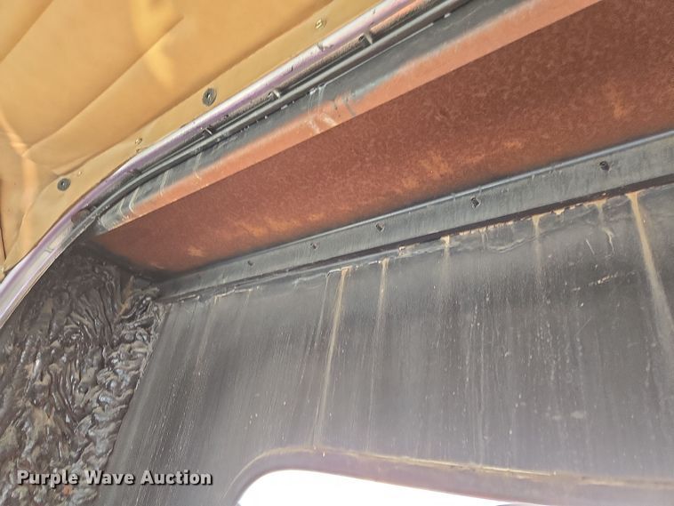 image for item EL5693 1999 Peterbilt 379 semi truck