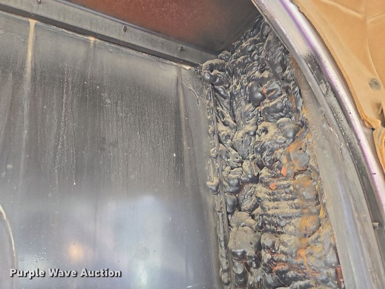 image for item EL5693 1999 Peterbilt 379 semi truck