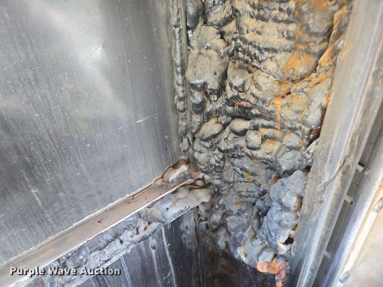 image for item EL5693 1999 Peterbilt 379 semi truck