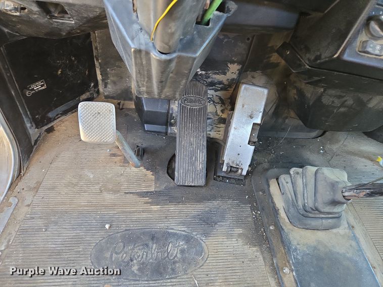 image for item EL5693 1999 Peterbilt 379 semi truck