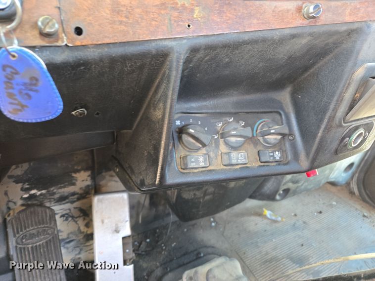 image for item EL5693 1999 Peterbilt 379 semi truck