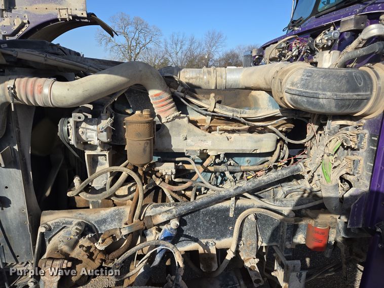 image for item EL5693 1999 Peterbilt 379 semi truck