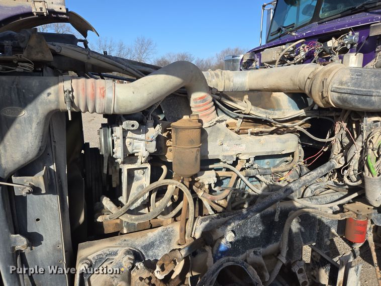 image for item EL5693 1999 Peterbilt 379 semi truck