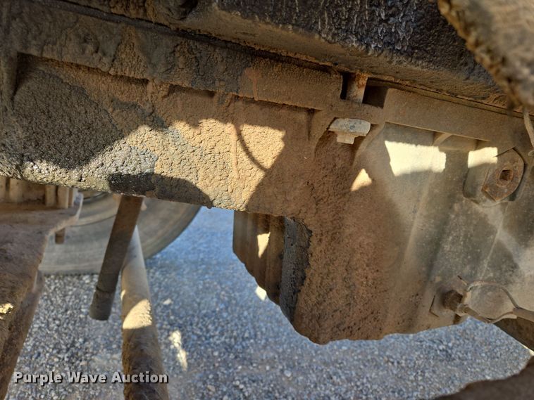 image for item EL5693 1999 Peterbilt 379 semi truck