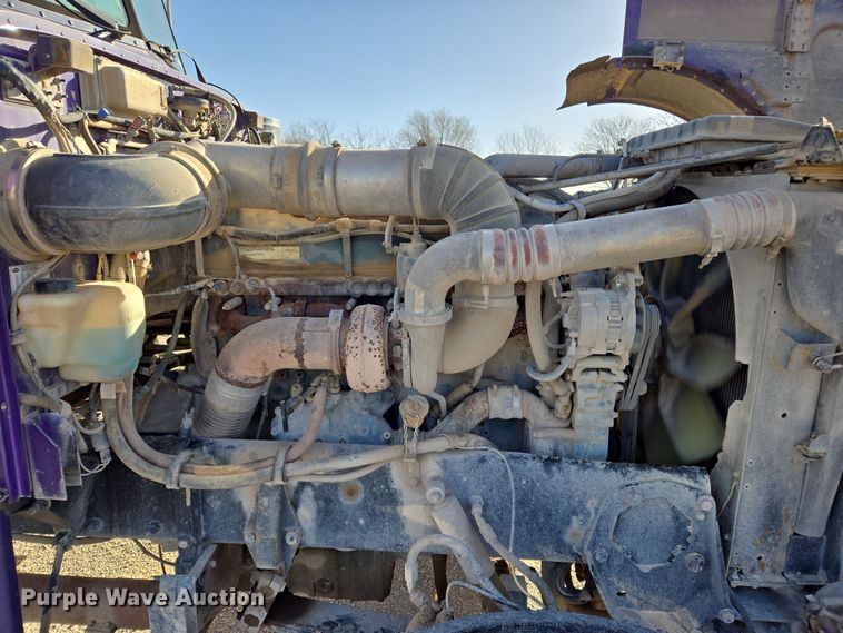 image for item EL5693 1999 Peterbilt 379 semi truck