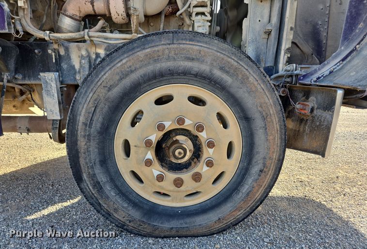 image for item EL5693 1999 Peterbilt 379 semi truck