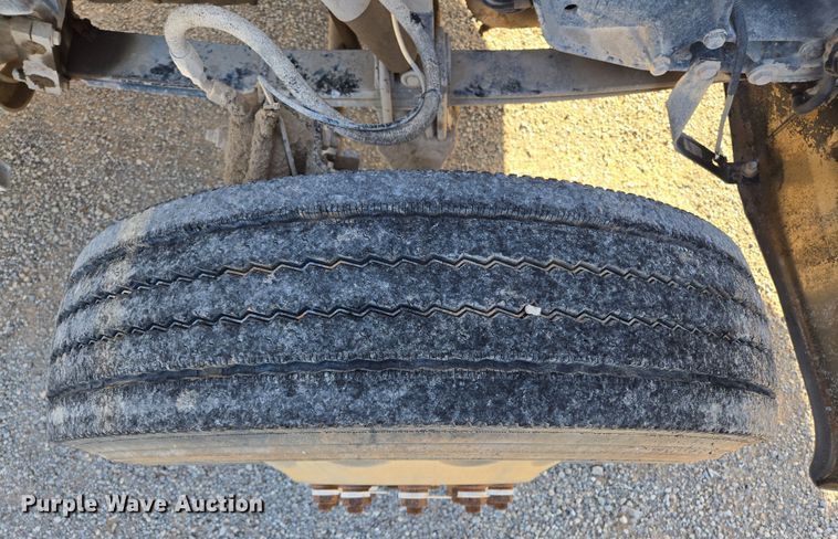 image for item EL5693 1999 Peterbilt 379 semi truck