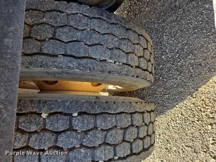 image for item EL5693 1999 Peterbilt 379 semi truck