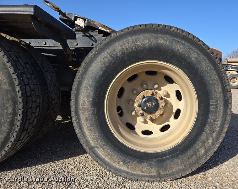 image for item EL5693 1999 Peterbilt 379 semi truck