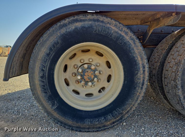 image for item EL5693 1999 Peterbilt 379 semi truck