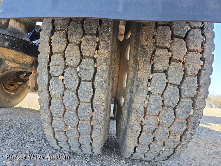 image for item EL5693 1999 Peterbilt 379 semi truck