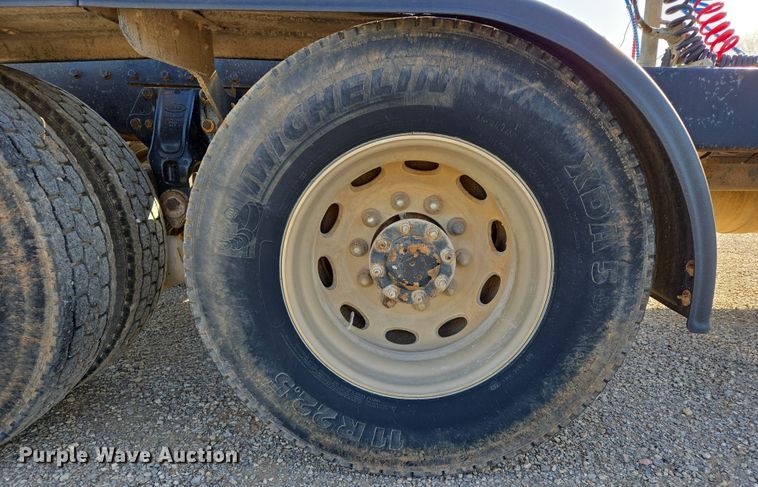 image for item EL5693 1999 Peterbilt 379 semi truck