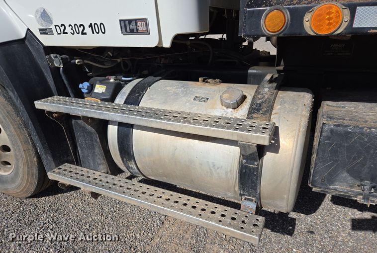 image for item EL5695 2014 Freightliner 114SD dump truck