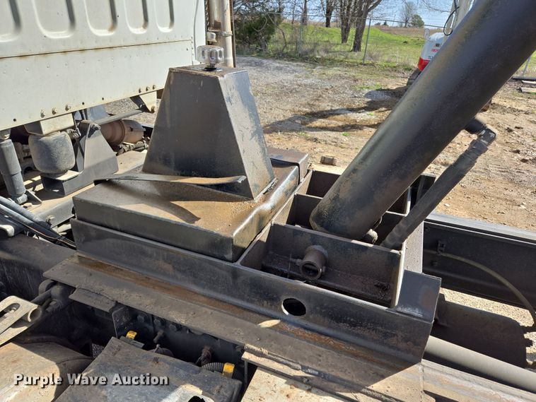 image for item EL5695 2014 Freightliner 114SD dump truck