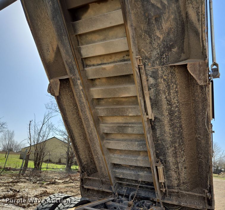 image for item EL5695 2014 Freightliner 114SD dump truck