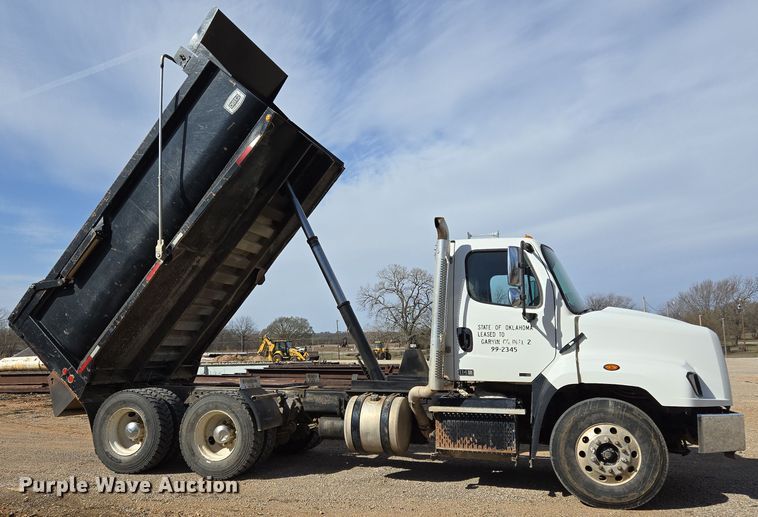 image for item EL5695 2014 Freightliner 114SD dump truck