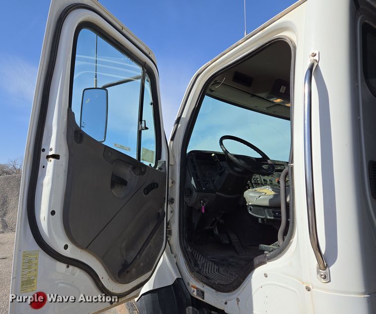 image for item EL5695 2014 Freightliner 114SD dump truck