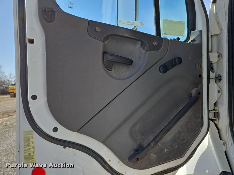 image for item EL5695 2014 Freightliner 114SD dump truck