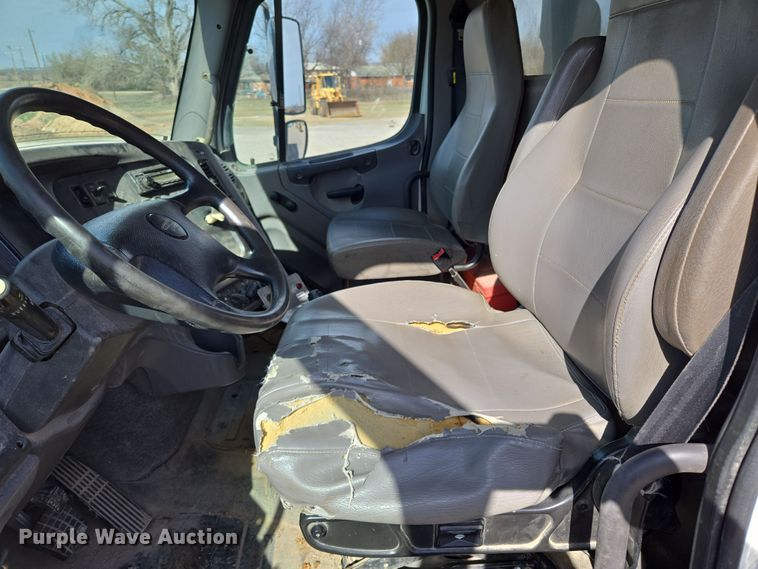 image for item EL5695 2014 Freightliner 114SD dump truck