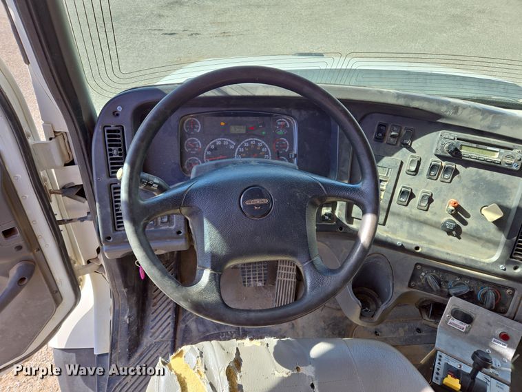 image for item EL5695 2014 Freightliner 114SD dump truck