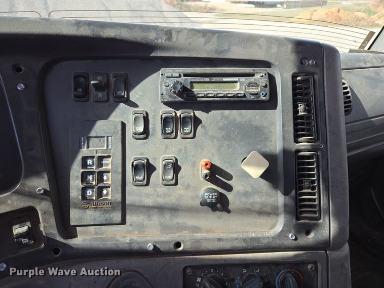 image for item EL5695 2014 Freightliner 114SD dump truck