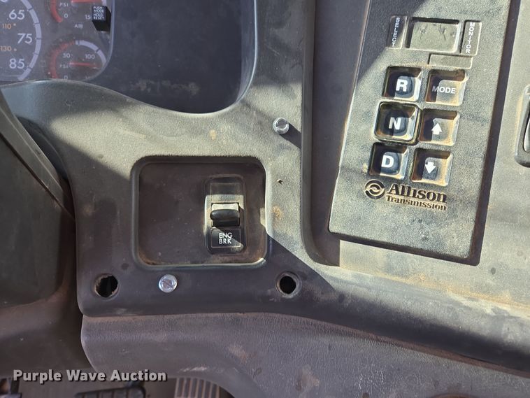 image for item EL5695 2014 Freightliner 114SD dump truck