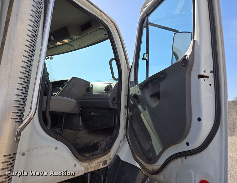 image for item EL5695 2014 Freightliner 114SD dump truck