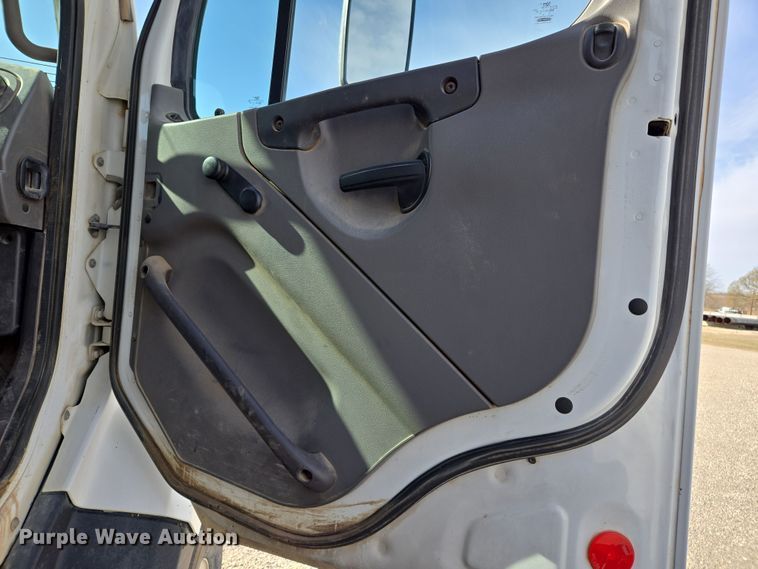 image for item EL5695 2014 Freightliner 114SD dump truck