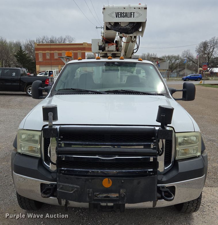 image for item EL5698 2006 Ford F550 Super Duty XLT bucket truck
