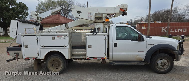 image for item EL5698 2006 Ford F550 Super Duty XLT bucket truck