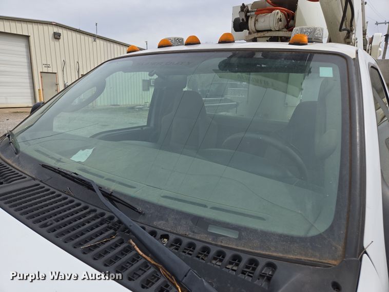 image for item EL5698 2006 Ford F550 Super Duty XLT bucket truck