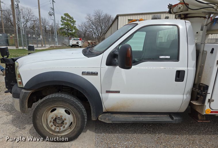 image for item EL5698 2006 Ford F550 Super Duty XLT bucket truck